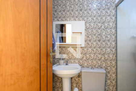 Casa à venda com 100m², 3 quartos e 2 vagas Casa à venda com 100m², 3 quartos e 2 vagasBanheiro de Serviço