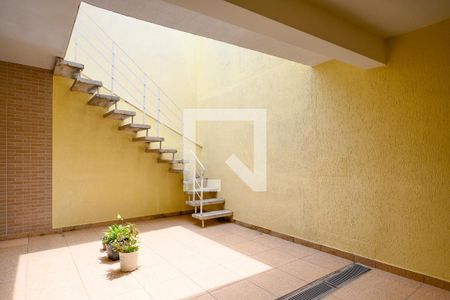 Casa à venda com 100m², 3 quartos e 2 vagas Casa à venda com 100m², 3 quartos e 2 vagasQuintal