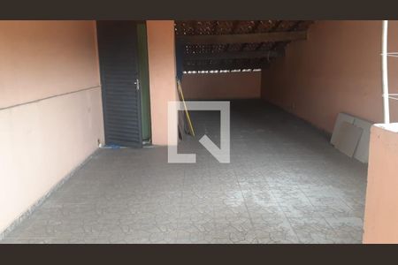 Casa à venda com 240m², 3 quartos e 4 vagasÁrea externa 