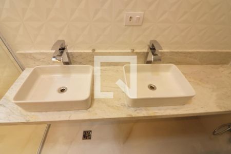 Casa à venda com 198m², 3 quartos e 3 vagasSuíte 3 Banheiro 