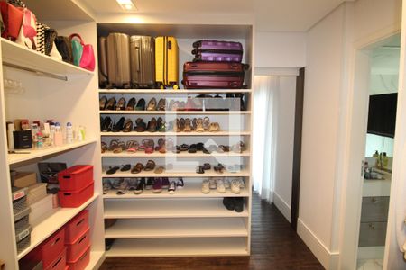 Apartamento à venda com 198m², 3 quartos e 6 vagasQuarto 3 - Closet