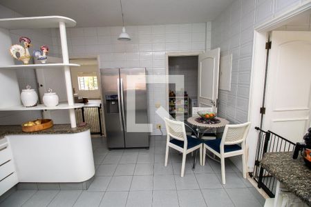 Casa de condomínio à venda com 520m², 4 quartos e 2 vagasCozinha