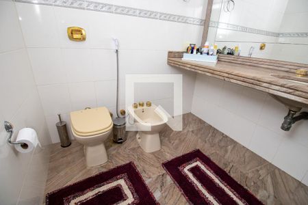 Casa de condomínio à venda com 520m², 4 quartos e 2 vagasBanheiro quarto 1