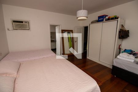 Casa de condomínio à venda com 520m², 4 quartos e 2 vagasQuarto 2