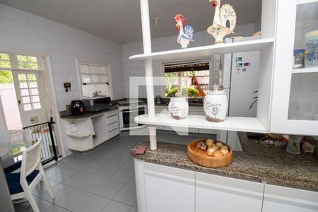 Casa de condomínio à venda com 520m², 4 quartos e 2 vagasCozinha