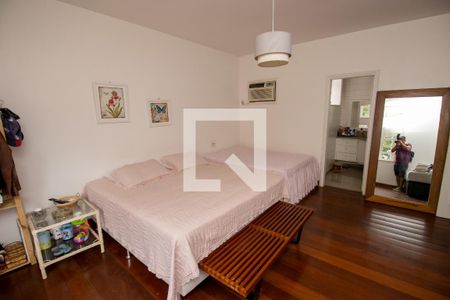 Casa de condomínio à venda com 520m², 4 quartos e 2 vagasQuarto 2