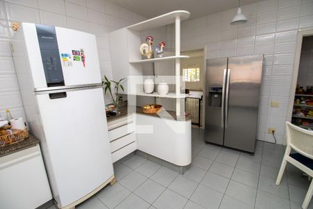 Casa de condomínio à venda com 520m², 4 quartos e 2 vagasCozinha