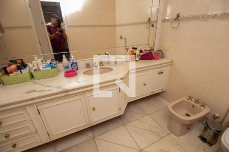 Casa de condomínio à venda com 520m², 4 quartos e 2 vagasBanheiro quarto 3