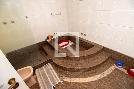 Casa de condomínio à venda com 520m², 4 quartos e 2 vagasBanheiro quarto 4