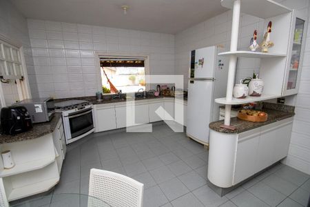 Casa de condomínio à venda com 520m², 4 quartos e 2 vagasCozinha