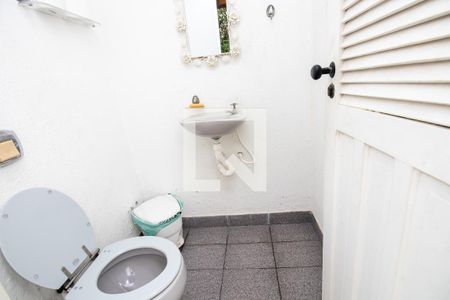 Casa de condomínio à venda com 520m², 4 quartos e 2 vagasBanheiro externo