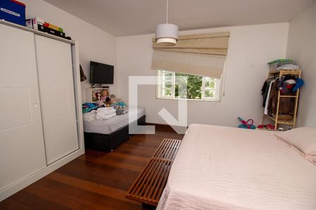 Casa de condomínio à venda com 520m², 4 quartos e 2 vagasQuarto 2