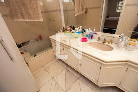 Casa de condomínio à venda com 520m², 4 quartos e 2 vagasBanheiro quarto 3