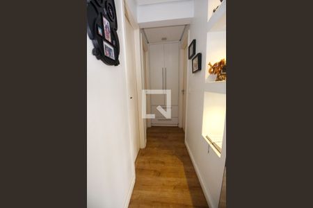 Corredor de apartamento para alugar com 2 quartos, 69m² em Vila Suzana, São Paulo