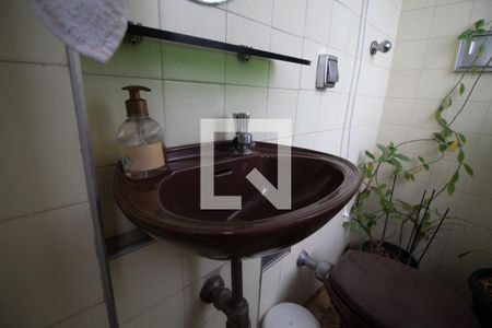 Apartamento à venda com 178m², 4 quartos e 2 vagasBanheiro de Serviço