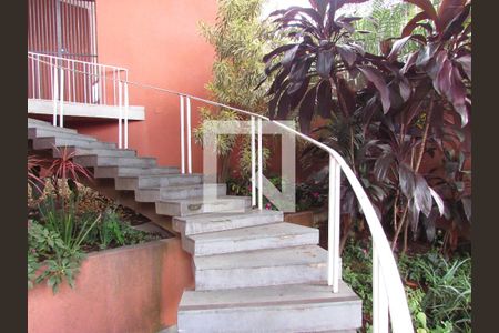 Casa à venda com 491m², 5 quartos e 3 vagasEscada