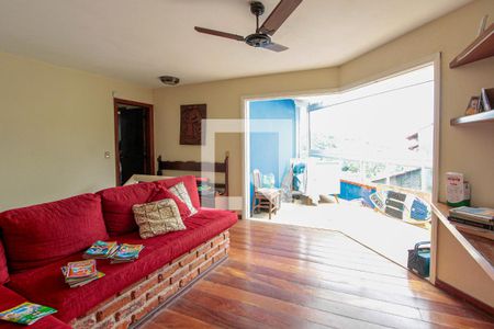 Casa de condomínio para alugar com 600m², 3 quartos e sem vagaSala intima