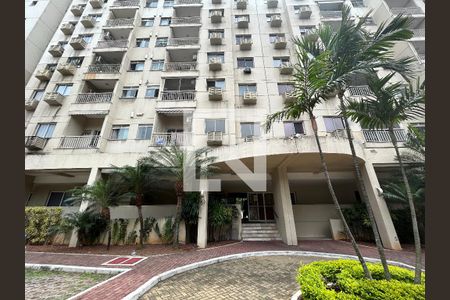 Apartamento para alugar com 65m², 2 quartos e 1 vagaFachada + plaquinha