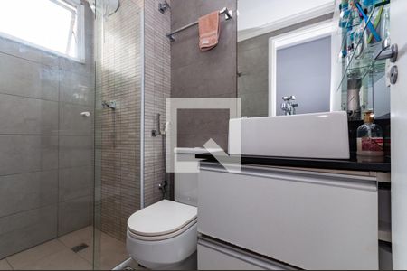 Banheiro Social de apartamento para alugar com 2 quartos, 52m² em Vila Anastácio, São Paulo