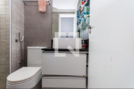 Banheiro Social de apartamento para alugar com 2 quartos, 52m² em Vila Anastácio, São Paulo