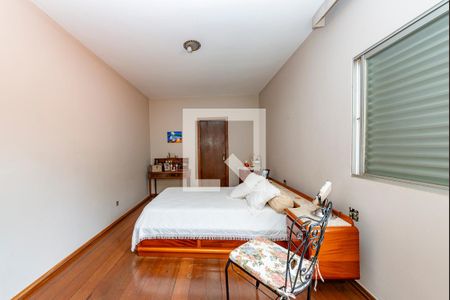 Casa à venda com 367m², 4 quartos e 5 vagasSuíte