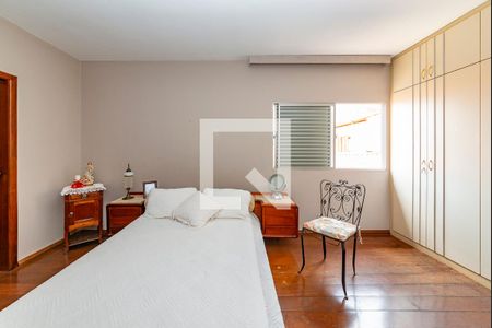 Casa à venda com 367m², 4 quartos e 5 vagasSuíte