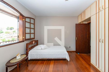 Casa à venda com 367m², 4 quartos e 5 vagasQuarto 4