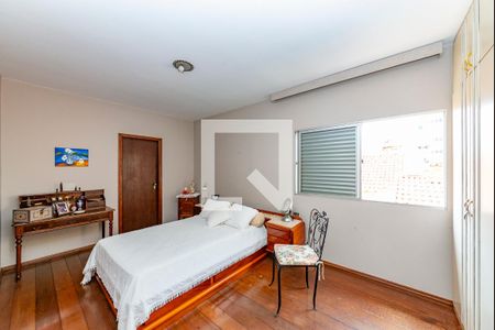 Casa à venda com 367m², 4 quartos e 5 vagasSuíte