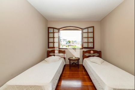 Casa à venda com 367m², 4 quartos e 5 vagasQuarto 4