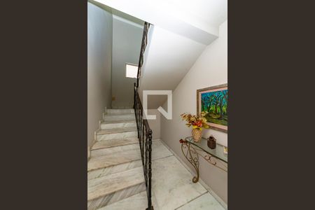 Casa à venda com 367m², 4 quartos e 5 vagasEscada