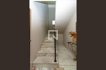 Casa à venda com 367m², 4 quartos e 5 vagasEscada