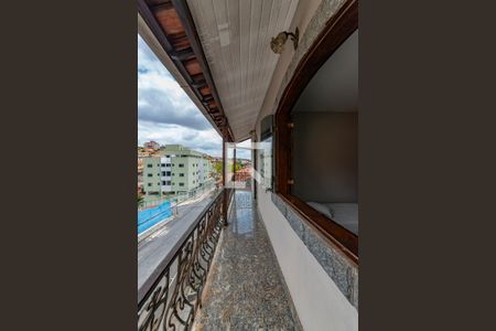 Casa à venda com 367m², 4 quartos e 5 vagasVaranda da Saleta