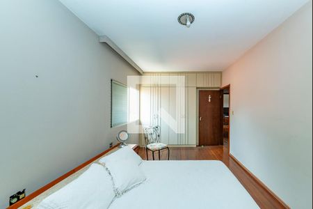 Casa à venda com 367m², 4 quartos e 5 vagasSuíte