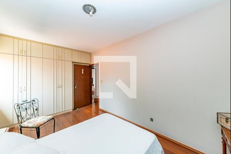 Casa à venda com 367m², 4 quartos e 5 vagasSuíte