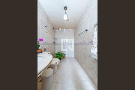 Casa à venda com 367m², 4 quartos e 5 vagasBanheiro de serviço