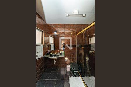 Casa à venda com 367m², 4 quartos e 5 vagasBanheiro Social 1