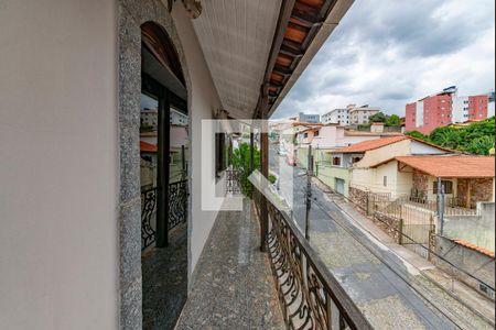 Casa à venda com 367m², 4 quartos e 5 vagasVaranda da Saleta