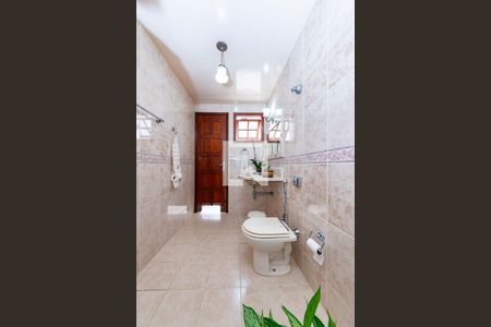 Casa à venda com 367m², 4 quartos e 5 vagasBanheiro de serviço