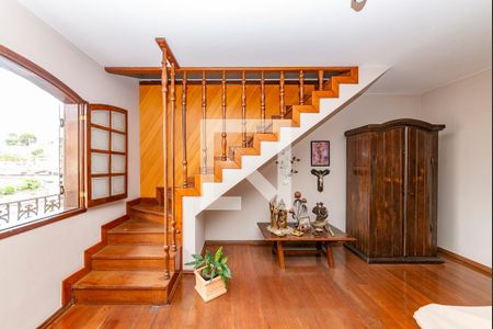 Casa à venda com 367m², 4 quartos e 5 vagasEscada