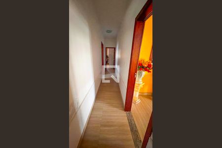 Casa à venda com 230m², 4 quartos e 5 vagasCorredor