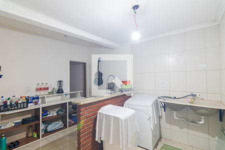 Casa à venda com 250m², 2 quartos e 2 vagasQuarto de Serviço