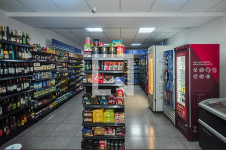 Apartamento à venda com 65m², 1 quarto e 2 vagasLoja de Convêniencia