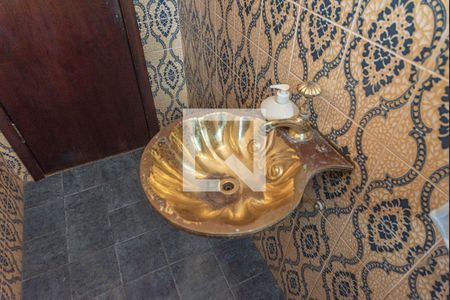 Casa à venda com 300m², 5 quartos e 3 vagas Casa à venda com 300m², 5 quartos e 3 vagasLavabo