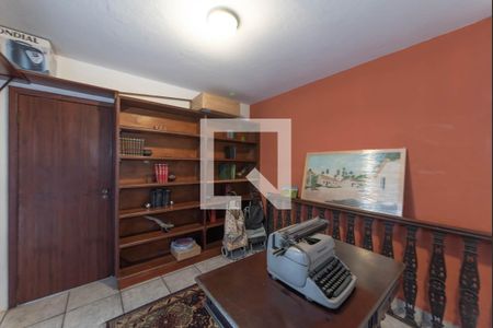 Casa à venda com 300m², 5 quartos e 3 vagas Casa à venda com 300m², 5 quartos e 3 vagasEscritório