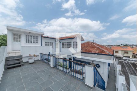 Casa à venda com 300m², 5 quartos e 3 vagas Casa à venda com 300m², 5 quartos e 3 vagasQuintal - Varanda