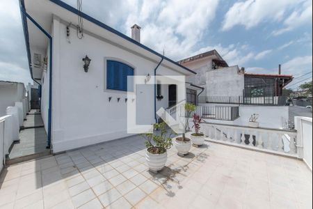 Casa à venda com 300m², 5 quartos e 3 vagas Casa à venda com 300m², 5 quartos e 3 vagasQuintal - Frente