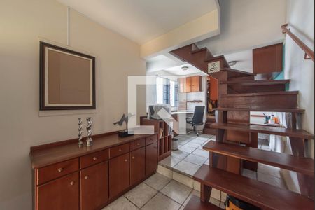 Casa à venda com 300m², 5 quartos e 3 vagas Casa à venda com 300m², 5 quartos e 3 vagasEscritório