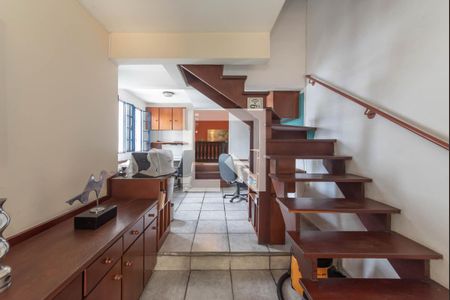 Casa à venda com 300m², 5 quartos e 3 vagas Casa à venda com 300m², 5 quartos e 3 vagasEscritório