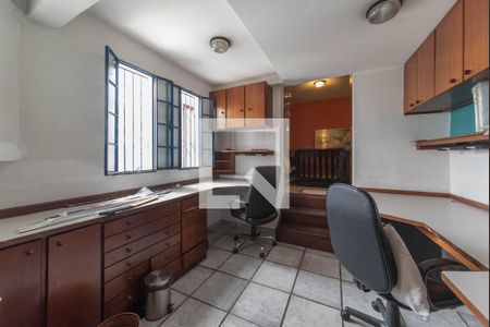 Casa à venda com 300m², 5 quartos e 3 vagas Casa à venda com 300m², 5 quartos e 3 vagasEscritório