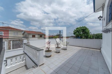 Casa à venda com 300m², 5 quartos e 3 vagas Casa à venda com 300m², 5 quartos e 3 vagasQuintal - Frente